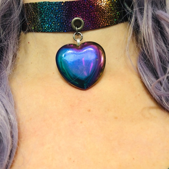 Rainbow holographic heart choker - Picture 3 of 8